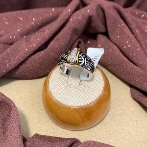Pretty Two Tone antique ring